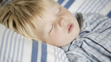 Фото - Психолог объяснила, как научить ребенка спать в своей кровати