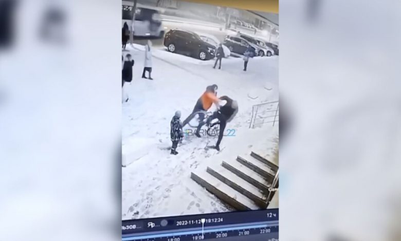 Фото - В Барнауле мужчина жестоко избил прохожего, заступившегося за ребенка
